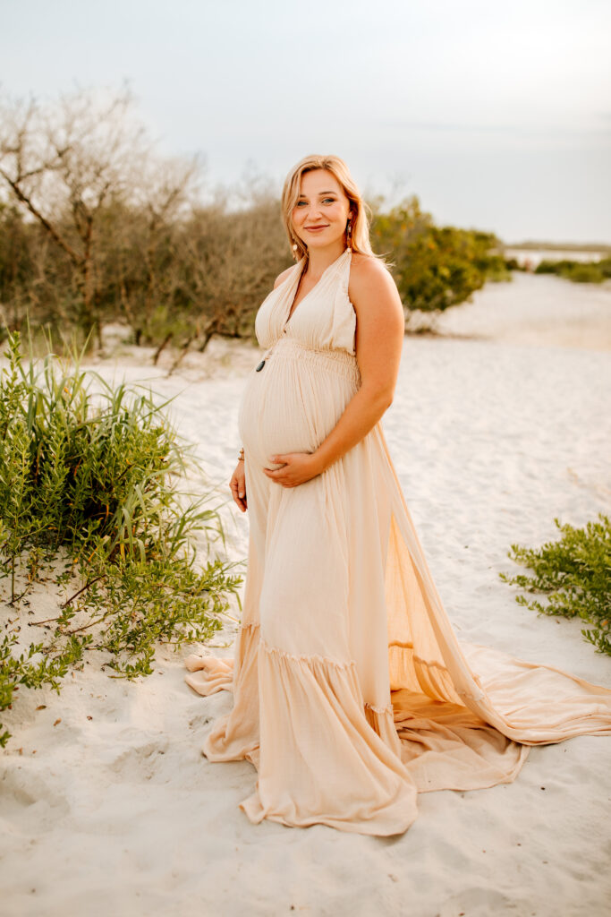 When to Book your Maternity Photos